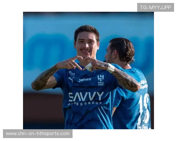 本泽马利雅得新月首战破门，标志性禁区头球助球队客场拿分